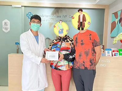 中國媽媽卵巢早衰+澳洲爸爸，經(jīng)過精準(zhǔn)調(diào)理后泰國三代試管喜獲兩個(gè)混血寶寶