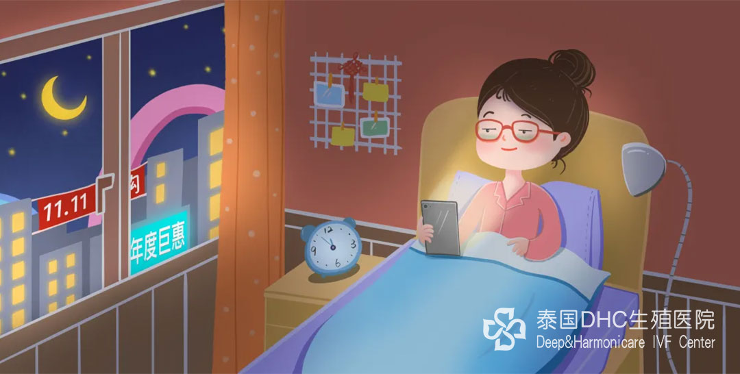 晚上玩手機(jī)的女人 晚上玩手機(jī)的女人