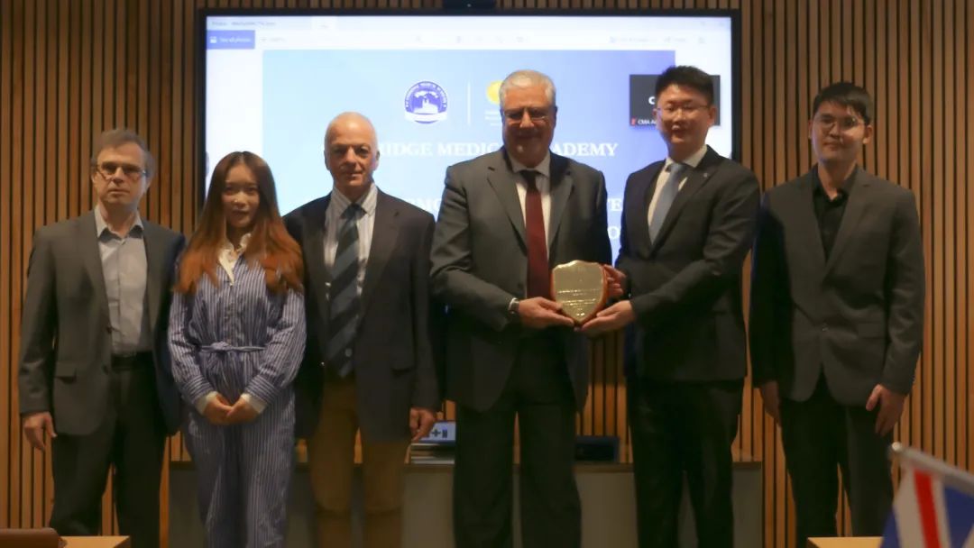 參會(huì)人員合照 參會(huì)人員合照